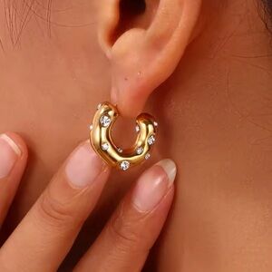 NEW 18K GOLD PLATED CHUNKY HOOPS WITH ZIRCON STONES – MODERN STATEMENT EARRINGS